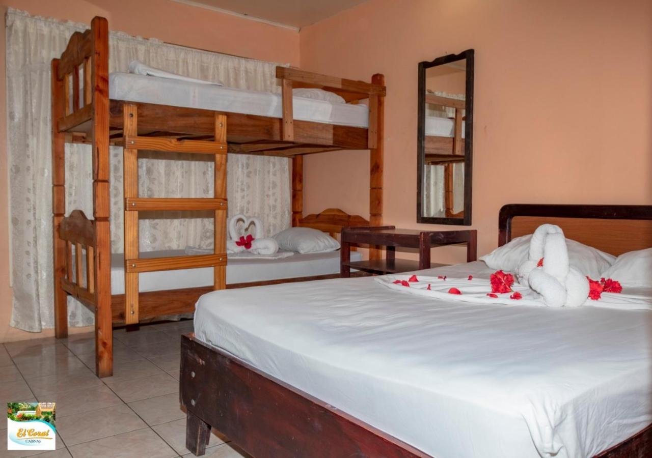Hotel Y Cabinas El Coral Jaco Bagian luar foto
