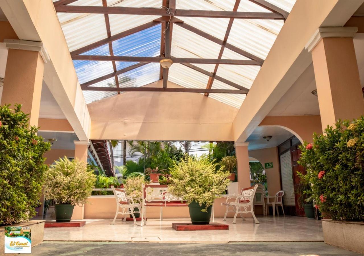 Hotel Y Cabinas El Coral Jaco Bagian luar foto