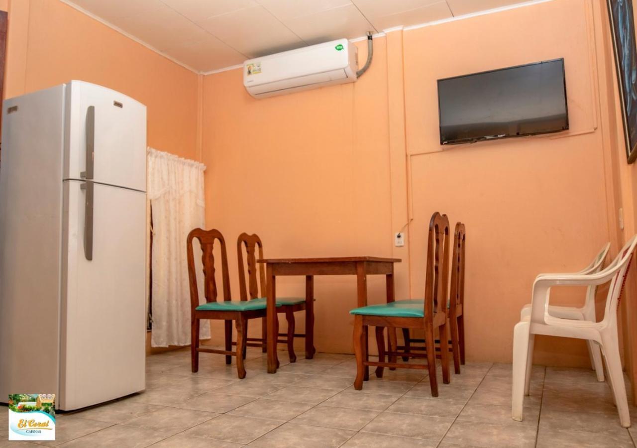 Hotel Y Cabinas El Coral Jaco Bagian luar foto