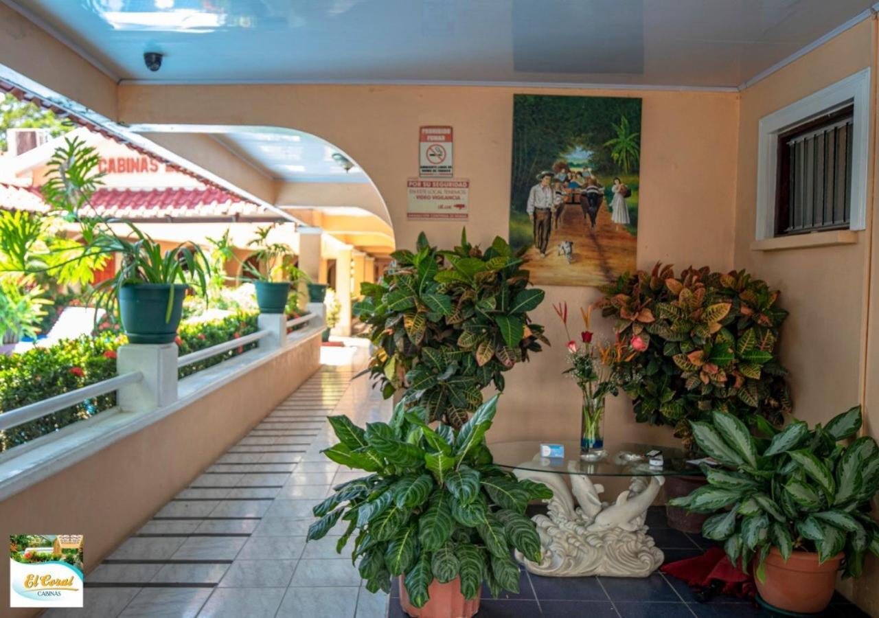 Hotel Y Cabinas El Coral Jaco Bagian luar foto